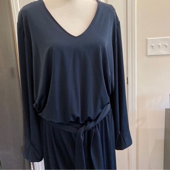 Chico’s Travelers Navy Jumpsuit, Longsleeve V-neck, size 3 (16/18) - Picture 8 of 8